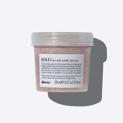 SOLU Sea Salt Scrub Cleanser Паста-скраб з морською сіллю для глибокого очищення шкіри голови та всіх типів волосся Essential Haircare Davines, 250 мл